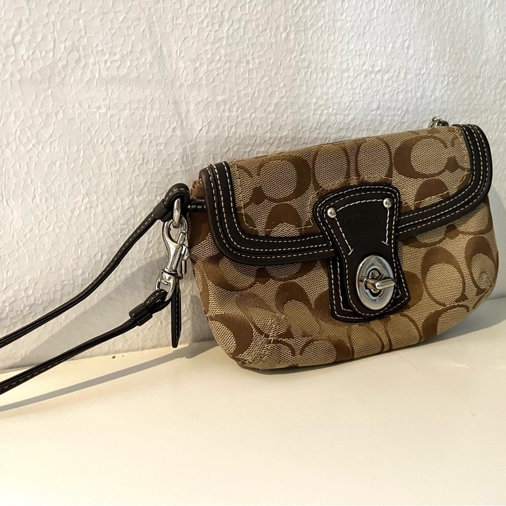 Coach 90s Wristlet